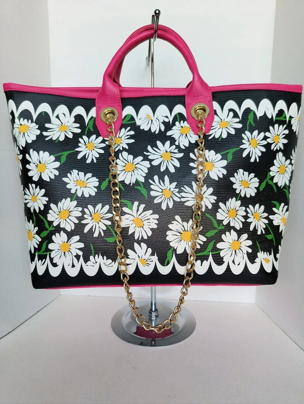Like New Condition Betsy Johnson Scalloped Daisy Tote w/Chain Shoulder Straps - Picture 2 of 11